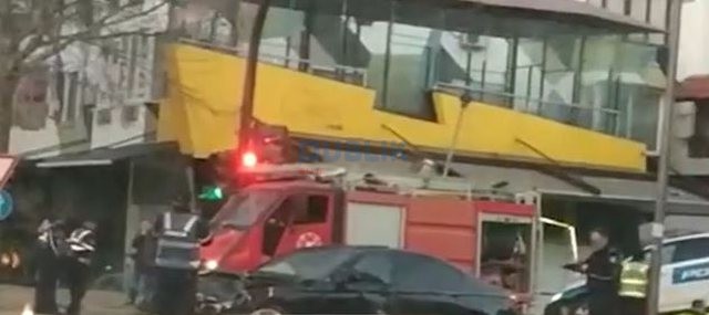 Makina e policisë përplaset me BMW-në, 4 të plagosur në Tiranë