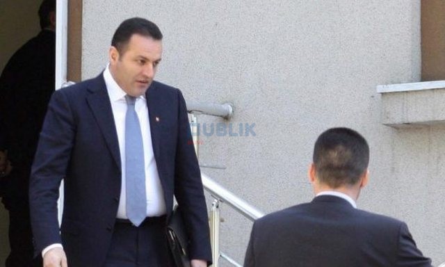 Flet avokati i Adriatik Llallës: Si e fitoi azilin politik në Itali