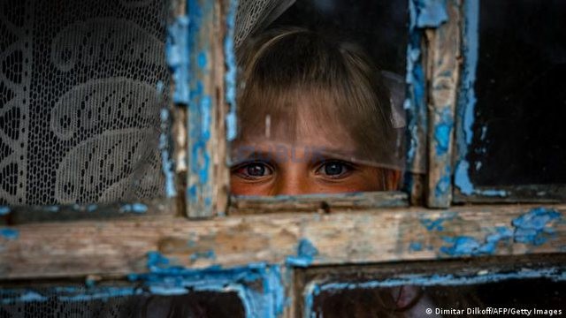 Mijëra fëmijë ukrainas të rrëmbyer dhe mbyllur në kampe riedukimi në Rusi