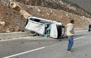 Aksidenti në aksin  Krumë-Kukës, humb jetën 61-vjeçarja, bashkëshorti përfundon në spital