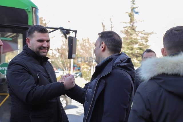 “Tirana ka nevojë për ty”/ Qytetarët befasojnë Belind Këlliçin