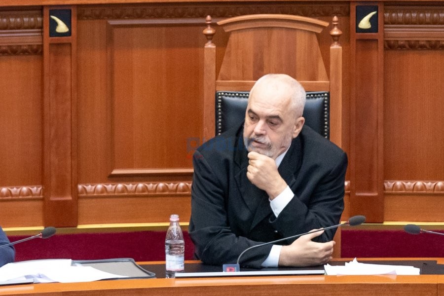 E paprecedentë, PS ‘pezullon’ ligjin për të shmangur hetimin parlamentar për çështjen ‘McGonigal