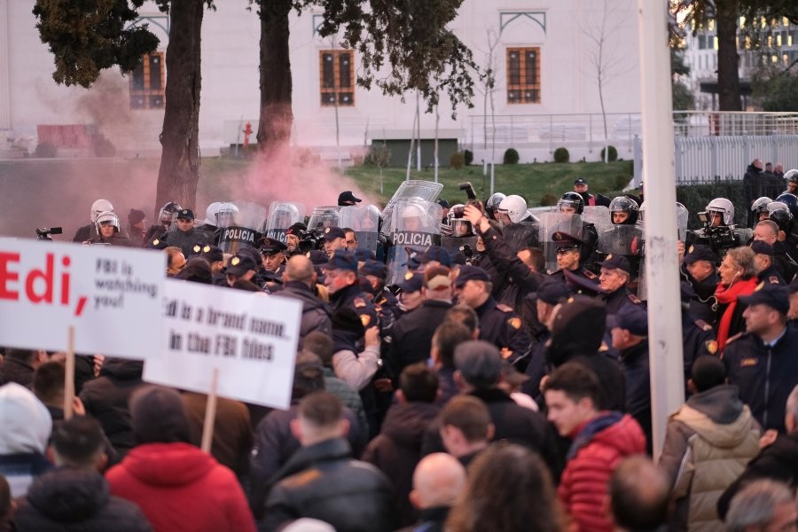 Opozita proteston në orën 10:00 përpara Kuvendit: Ora kur hyn ‘RamGonigali’
