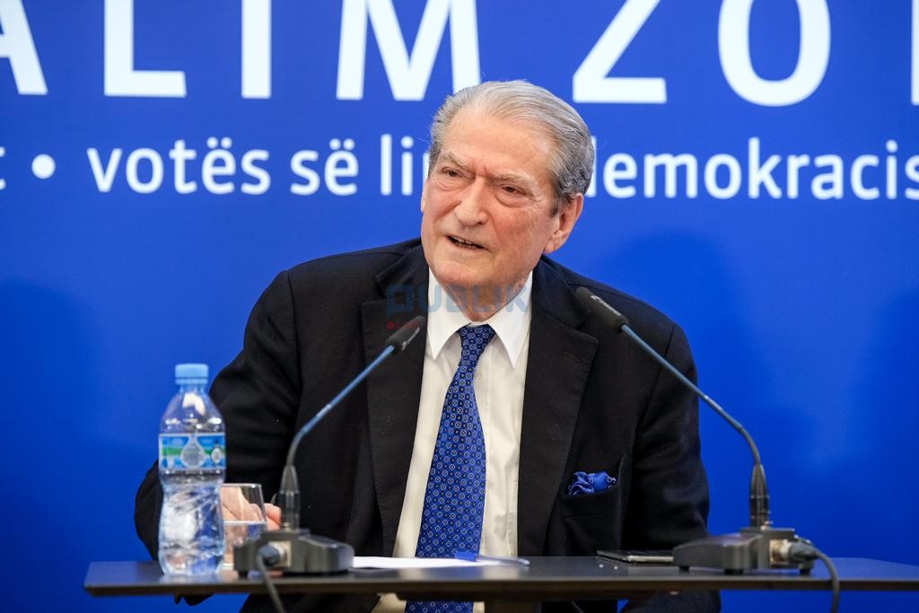 Dy ditë para protestës, Berisha apel qytetarëve: Këto orë janë vendimtare, e gjithë Shqipëria marshon drejt Tiranës