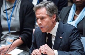 Blinken kundër thirrjeve për armëpushim të pakushtëzuar në Ukrainë: Çdo paqe që legjitimon marrjen e tokës nga Rusia…