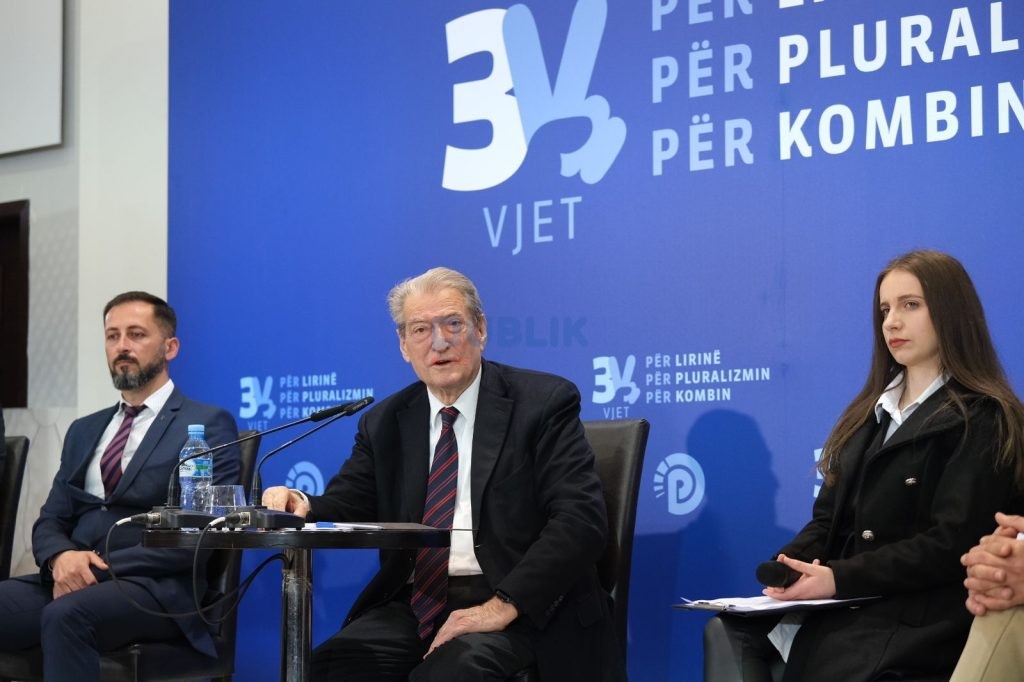32-vjetori i themelimit të PD në Gjirokastër, Berisha: Përulem para atyre vajzave dhe djemve, nuk u mposhtën as në kushte terrori