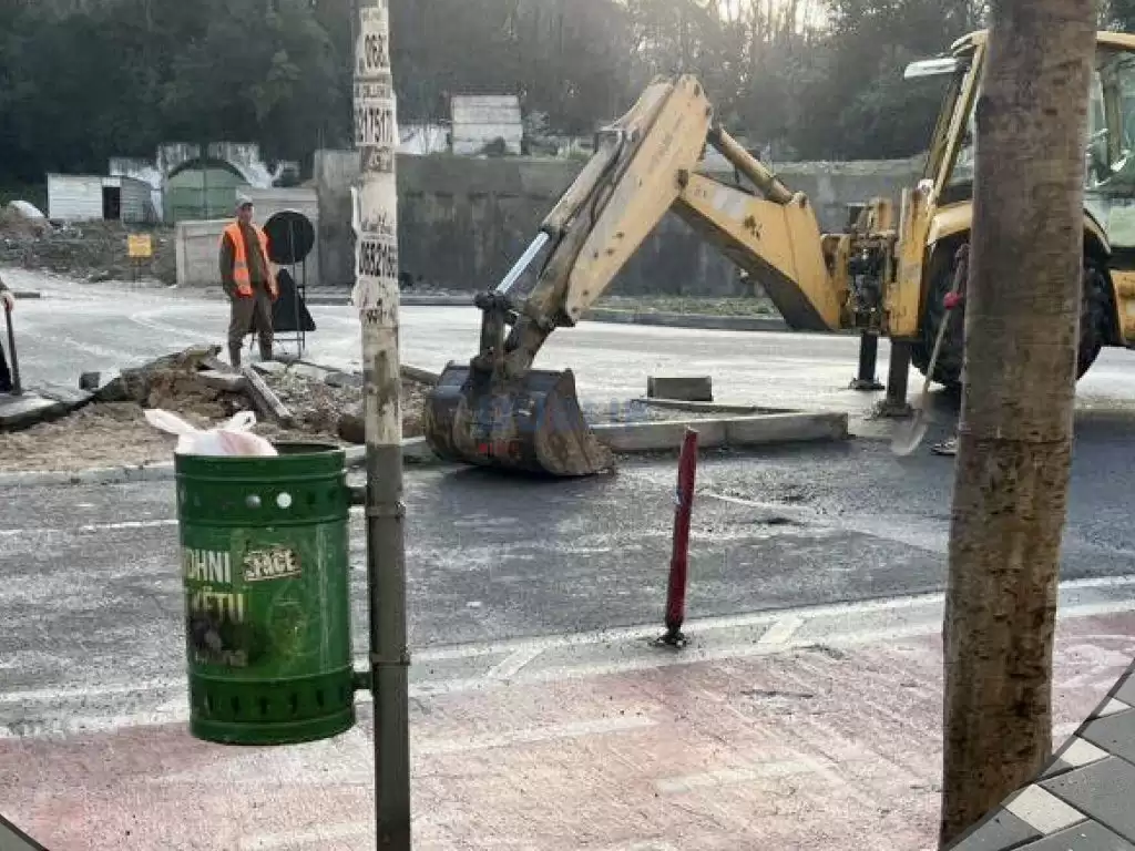 Veliaj  do ta inaguronte  tani afër rrugën te liqeni, e  bënë gabim dhe e prishin për ta rindërtuar