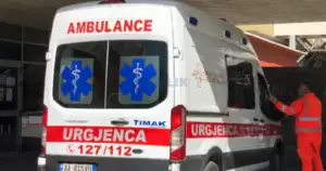 Makina del nga rruga dhe përfundon në kanal, 4 të plagosur në Durrës