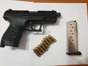 Kërkohej  i biri, arrestohet babai  për armëmbajtje pa leje