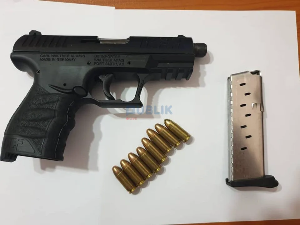 Kërkohej  i biri, arrestohet babai  për armëmbajtje pa leje