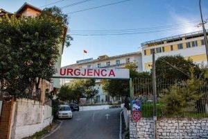 E trishtë/Mbytet në sy të familjarëve të tij fëmija i mitur 4 vjeçar, ra në liqen