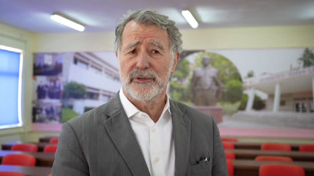 Profesori gjerman: Mungon demokracia brenda partive politike shqiptare