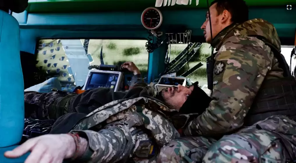 Rusia vazhdon  sulme të pandërprera mbi objektiva civile në  Bakhmut.    Ukraina e vendosur të mbrojë qytetin