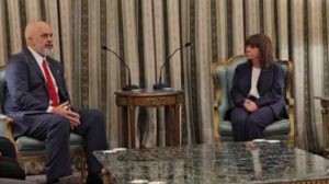 Rama në takim me Presidenten e  Greqisë/ “Do t’i zgjidhim çështjet e lëna pezull”