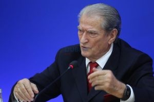 Berisha: Sipas KLSH, në 2022 u vodhën 122 miliardë lekë. Me kaq para do ishin rritur 130% rrogat!