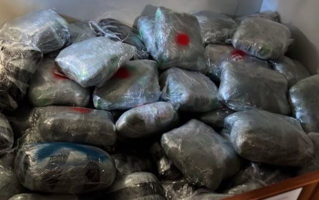 Dalin para togave të zeza 4 rumunët që u kapën me 260 kg drogë
