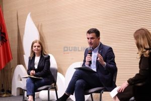 Veliaj për arsimin: Nuk ka asnjë taksë të re, po të dëgjonim vulëhumburit