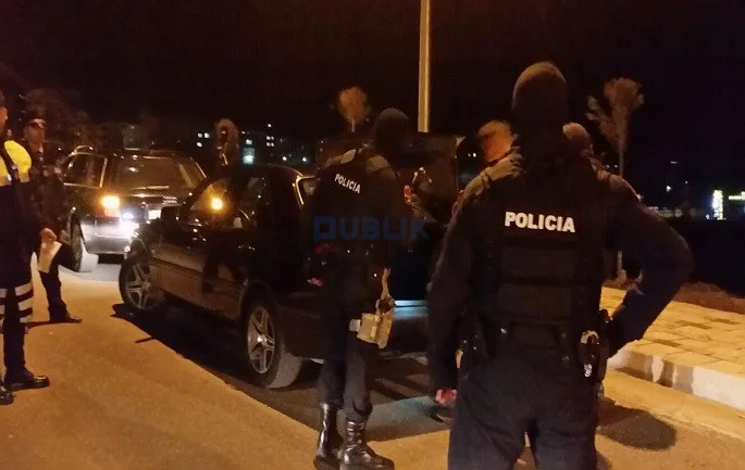 Tiranë/ Kapet në flagrancë te  “Komuna e Parisit”  47-vjeçari duke shitur drogē