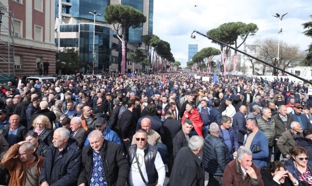 Mbyllet protesta e opozitës