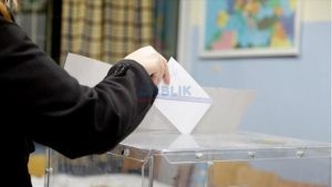Si manipulohen qytetarët për të votuar një parti të caktuar politike/ Studiuesi shpjegon skemën