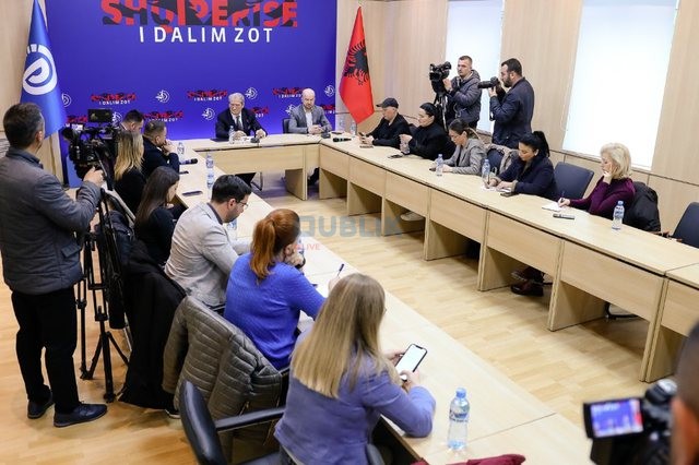Kontrollet në vilën e Ahmetajt/ Berisha i “drejton gishtin” Ramës: Nuk shpëton dot nga afera e djegësave