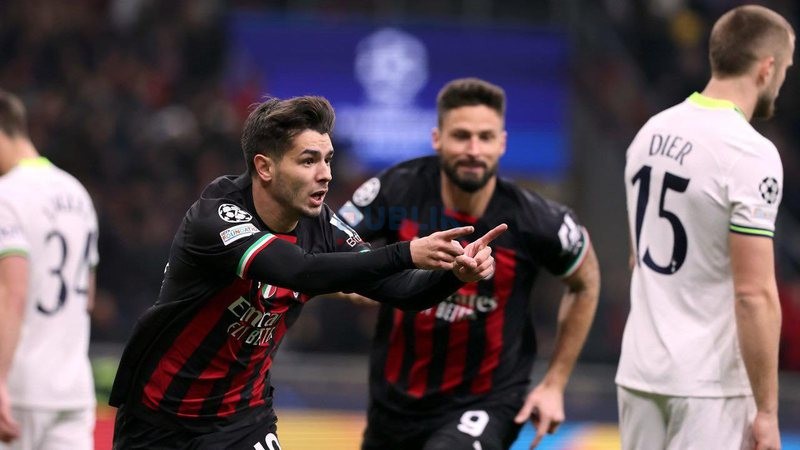 Milani  eliminon Totenhamin dhe vazhdon në çerekfinale