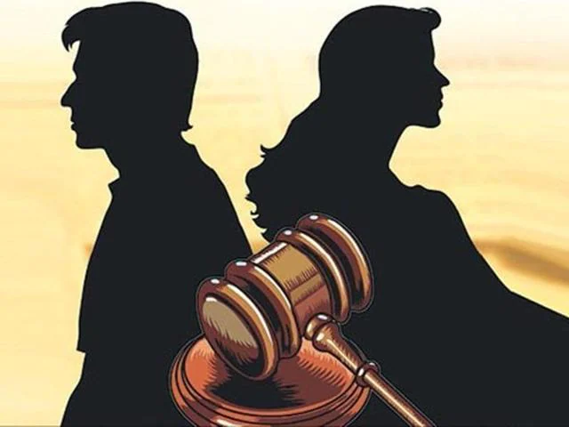 Mungesa e gjyqtarëve  në gjykata shpëton divorcet në Shqipëri