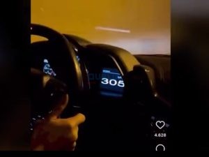 Me 305 km/h në tunelin e Kalimashit, Aleks Visha poston video në Tik Tok nga momenti kur shoqërohet nga policia
