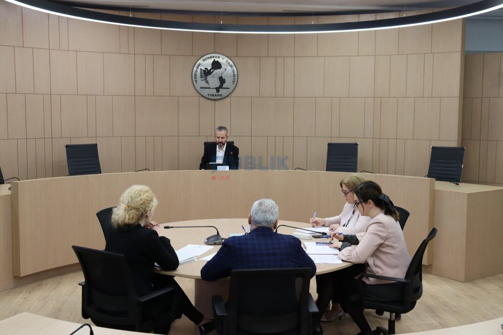 Situata qesharake në KQZ, përfaqësuesi i Alibeajt: Nuk kemi bërë marrëveshje me PL