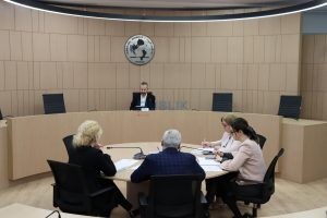 Situata qesharake në KQZ, përfaqësuesi i Alibeajt: Nuk kemi bërë marrëveshje me PL