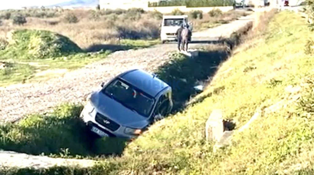 Makina në Vlorë përfundon në kanal, plagosen dy të moshuarit