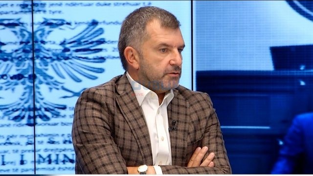 “Po u ndava me gruan, nuk hap arkivin”/ Bushati ironizon Bashën