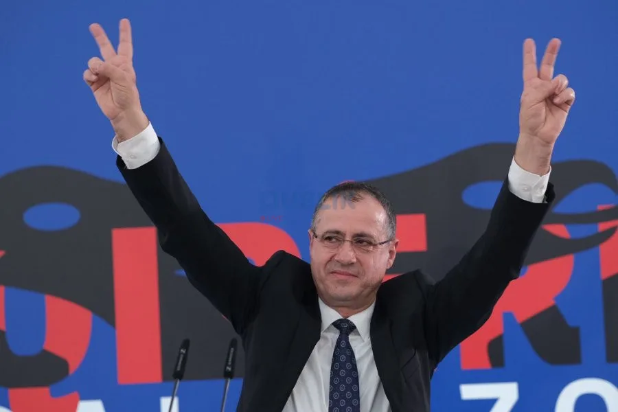 Takim i kandidatit të opozitës me profesionistët e qytetit/ Pashk Gjoni: 40% e administratës së Bashkisë Lezhë, të rinj