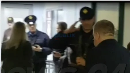 Vocaj pezullon nga detyra tre efektivë,të dehur, debatuan me njeri-tjetrin dhe kundërshtuan policët gjatë shoqërimit