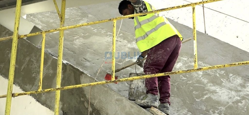 Indianët punojnë në ndërtim në Shqipëri: Fitojmê shumë para këtu