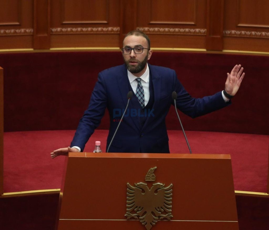 “I zhytur në pisllëk kriminal”, Bardhi: Ç’është gjithë kjo dashuri mes shefit të FBI-së dhe Ramës!? Duhet të linte karrigen