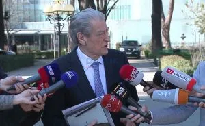Berisha reagon sërish për konfiskimin e ‘Prestige’: Shqiptarët do paguajnë sa frëngu pulën dëmshpërblimin për resortin