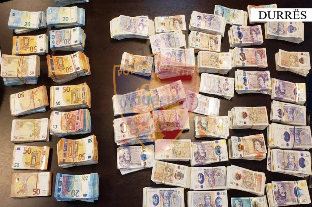Kamionistit i sekuestrohen 150 000 euro dhe 164 735 paund britanik të padeklaruara në Portin e Durrësit