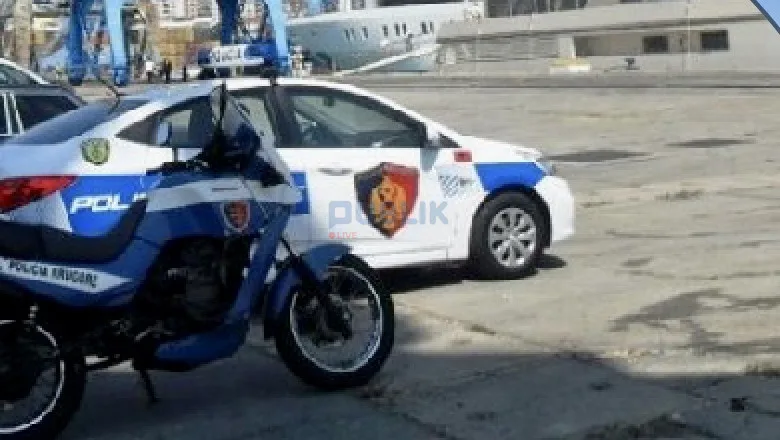 Në pranga polici i Portit të Durrësit, merrte  ryshfet që të lejonte personat e shpallur në kërkim të kalonin në vendet e BE