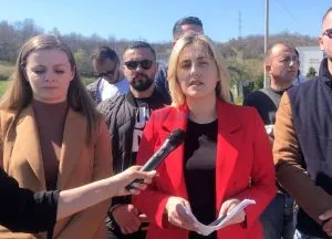Ina Zhupa denoncon skandalin me vjedhjet në Vaun e Dejës: 100 kg kafe për nxënësit e mitur