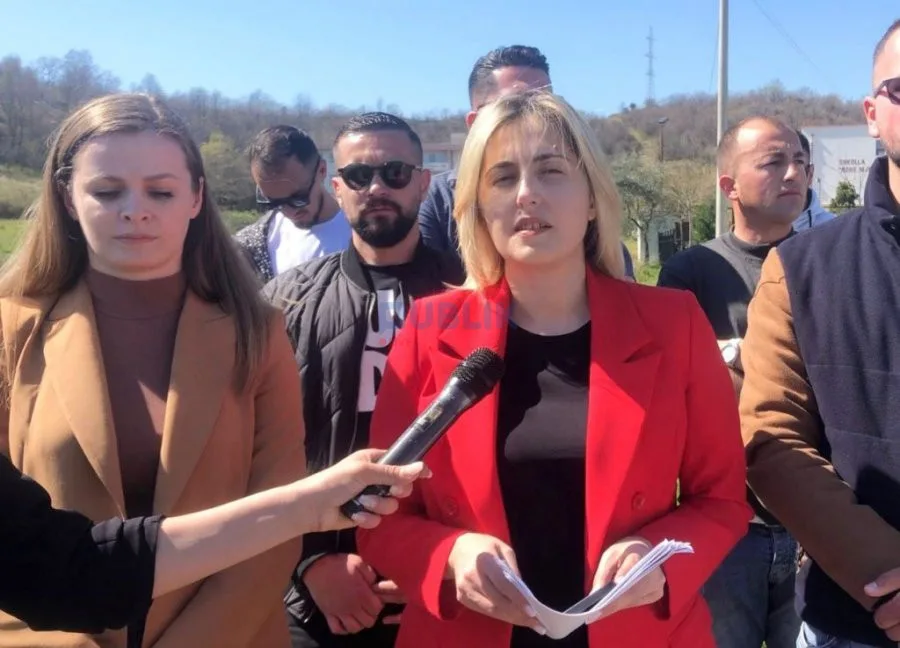 Ina Zhupa denoncon skandalin me vjedhjet në Vaun e Dejës: 100 kg kafe për nxënësit e mitur