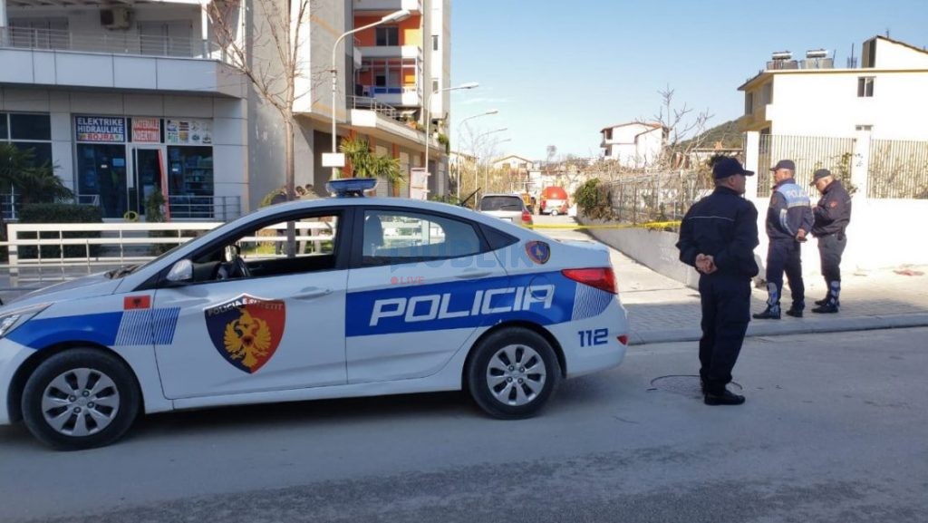 Të shtënat me armë në Belsh/ 35-vjeçari qëlloi me armë shoferin e autobusit