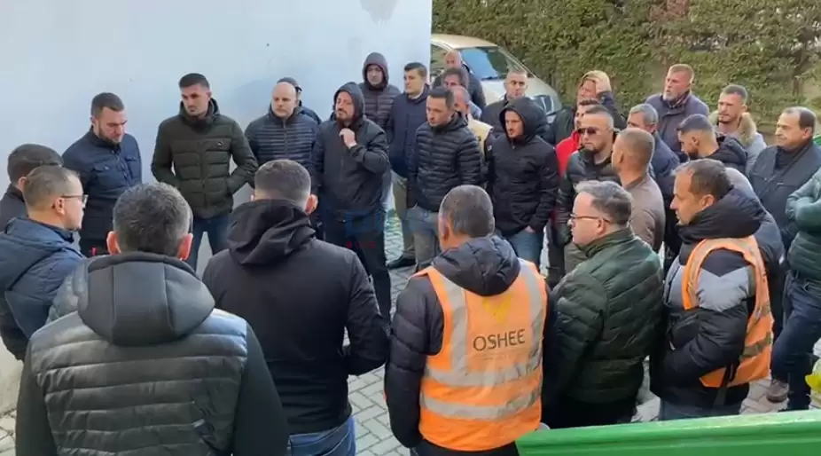 Punonjësit në Krujë OSHEE pezullojnë punën dhe akuzojnë policinë: Tendencioze, ne i kemi ndihmuar