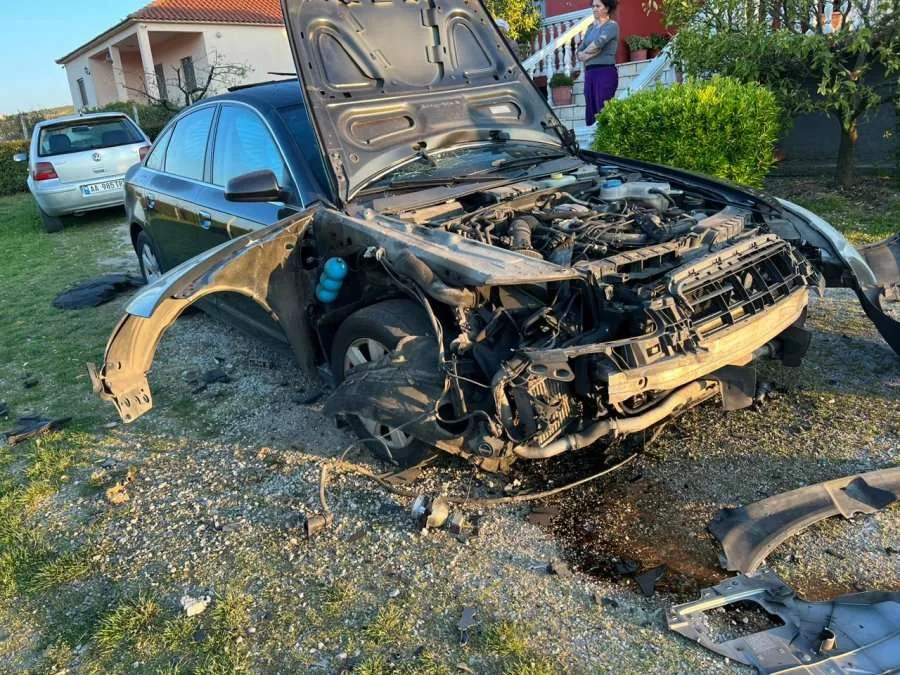Dy persona të maskuar vendosën tritolin te makina e kreut të PD-së