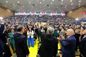 Berisha dhe Meta bëhen sërish bashkë, prezantojnë Luçiano Boçin në Elbasan