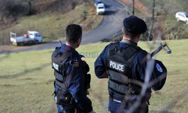 Sulmohet policia kosovare në Mitrovicën e Veriut, persona të paidentifikuar hedhin mjet shpërthyes
