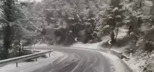 FOTO/ Dëborë në Qafën e Llogorasë