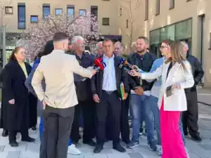 Projekti i rrugës u bë me “Google Maps”/ Banorët e Bërxullës protestë para Hipotekës: Duam çfarë na takon me ligj.