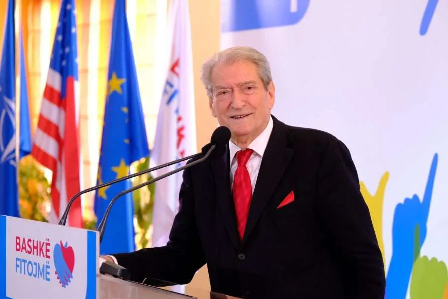 Berisha nga Përmeti: Rama s’ka bilanc, përdor fjalor halabakësh me lopatë në dorë, hap gropa e shan opozitën