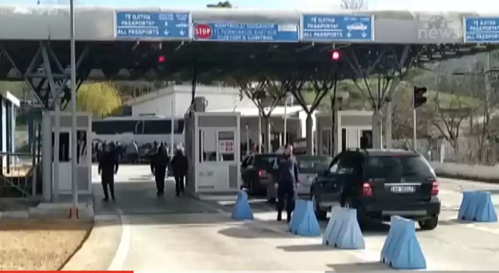 U kap me mbi 15 mijë euro të padeklaruara në doganë, procedohet penalisht 30-vjeçari! I sekuestrohen paratë